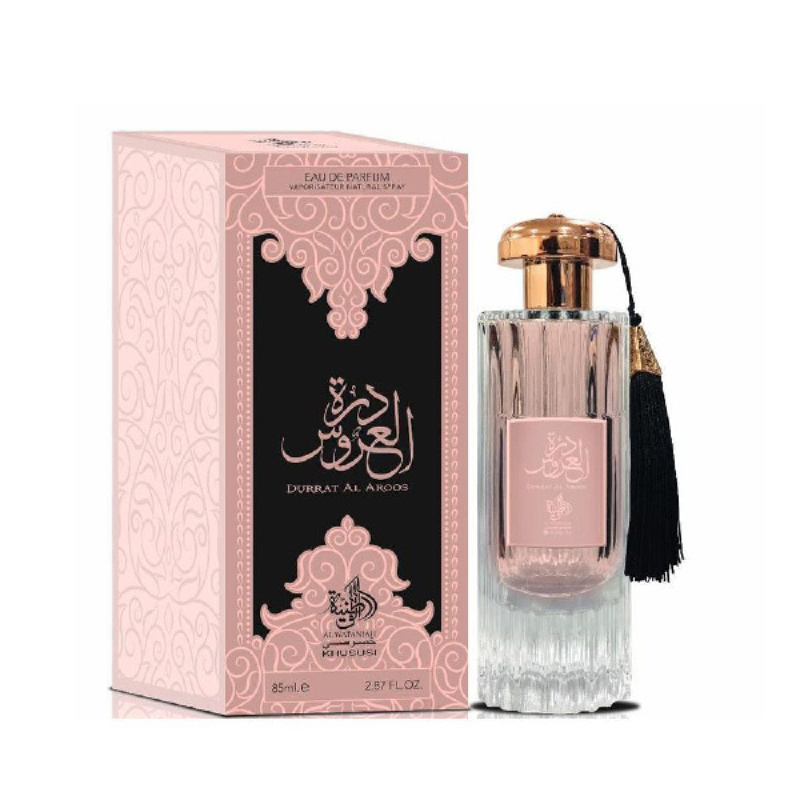 Durrat Al Aroos by Al Wataniah Khususi klinkt als een heerlijk parfum voor vrouwen! Met exotische fruitige tonen belooft het een geurige ervaring vol levendigheid en frisheid. De verpakking van 85 ml suggereert dat het parfum voldoende inhoud heeft om langere tijd van te genieten. Het feit dat het geschikt is voor dagelijks gebruik, betekent dat het waarschijnlijk een veelzijdige geur is die goed past bij verschillende gelegenheden en seizoenen.