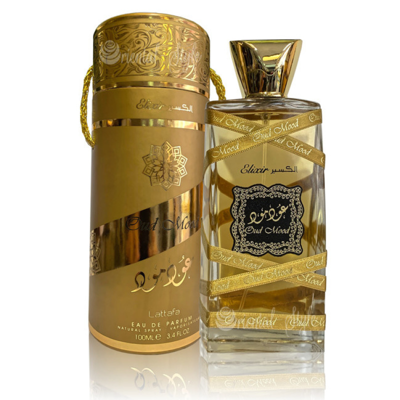 Parfum Oud Mood Elixir Eau de Parfum van Lattafa Perfumes is inderdaad een oriëntaalse geur met Oudh (ook wel bekend als agarhout), saffraan en kruidige tonen. Deze geur is een eerbetoon aan de rijke tradities van het Midden-Oosten en belichaamt de betoverende kracht van Oudh. De topnoten van Oud Mood Elixir openen met de intense en mysterieuze geur van Oudh. Deze kostbare houtachtige noot staat bekend om zijn diepe en aardse aroma, en geeft het parfum meteen een krachtige en intrigerende start.