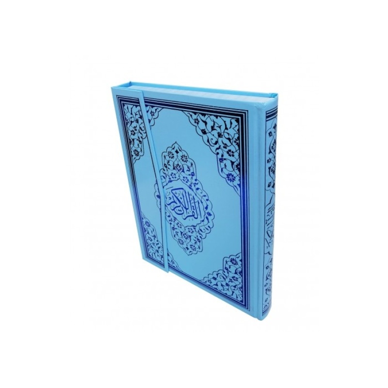Ontdek de prachtige Kabe Koran van uitgeverij AYFA, een Koran die volledig in het Arabisch is geschreven. Het geschrift dat is gebruikt, staat bekend als computer geschrift, waarbij de letters duidelijk en leesbaar naast elkaar zijn geplaatst in een redelijk groot formaat. De formaat van deze Koran is 25 cm x 34 cm, waardoor het een indrukwekkende en opvallende aanwezigheid heeft. Het biedt voldoende ruimte om de tekst comfortabel te lezen en de prachtige woorden van de Koran te absorberen.
